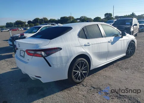 2024 Toyota Camry Se z USA, uszkodzony, nr VIN 4T1G11AK6RU879152